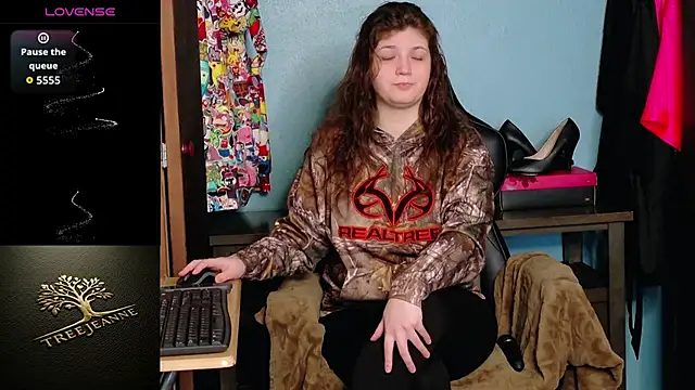 Snapshot of TreeJeanne chatting on January 18, 2026, 5:17 pm TreeJeanne online show from January 18, 2026, 5:17 pm