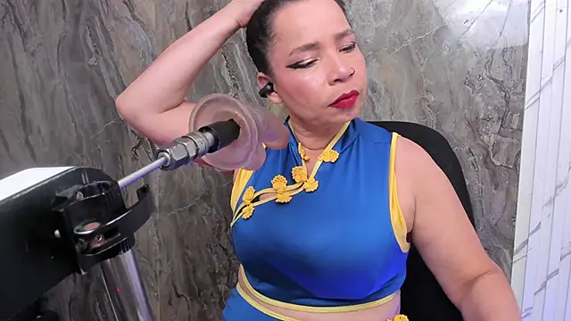 Snapshot of annie_wigg chatting on March 23, 2026, 3:21 am annie wigg online show from March 23, 2026, 3:21 am