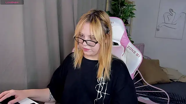 Stacy Luv online show from October 20, 2025, 1:17 am