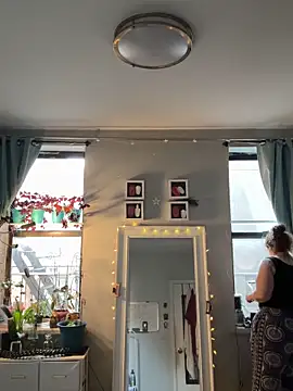 sylviahhh online show from March 31, 2026, 10:43 pm