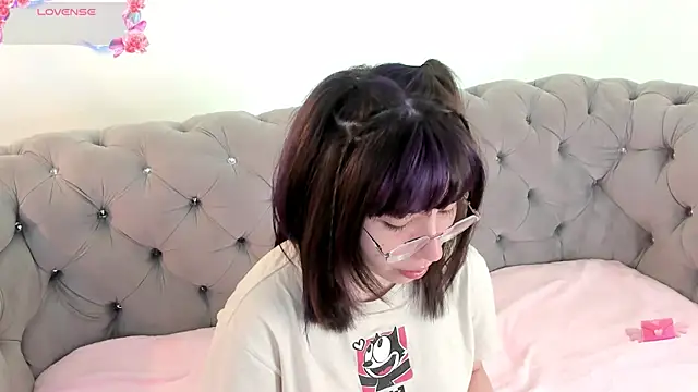 Snapshot of Purplee_Baby chatting on December 14, 2024, 12:01 am Purplee Baby online show from December 14, 2024, 12:01 am