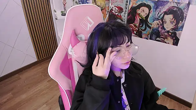 Snapshot of Purplee_Baby chatting on December 15, 2024, 7:10 pm Purplee Baby online show from December 15, 2024, 7:10 pm