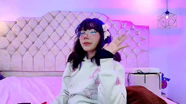 Snapshot of Purplee_Baby chatting on December 22, 2024, 7:52 pm Purplee Baby online show from December 22, 2024, 7:52 pm