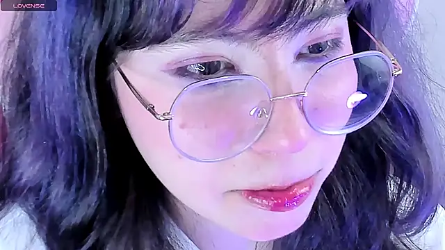 Snapshot of Purplee_Baby chatting on December 29, 2024, 11:29 pm Purplee Baby online show from December 29, 2024, 11:29 pm