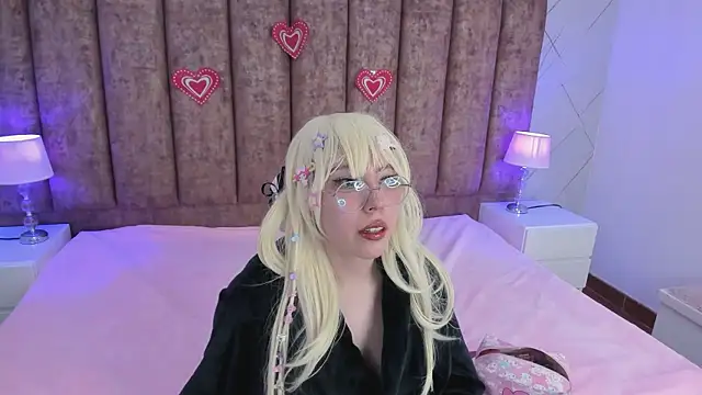 Snapshot of Purplee_Baby chatting on February 16, 2025, 1:36 am Purplee Baby online show from February 16, 2025, 1:36 am