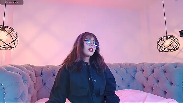 Snapshot of Purplee_Baby chatting on February 18, 2025, 8:03 pm Purplee Baby online show from February 18, 2025, 8:03 pm