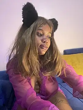 Snapshot of Cherrytowild chatting on October 27, 2025, 8:24 pm Cherrytowild online show from October 27, 2025, 8:24 pm