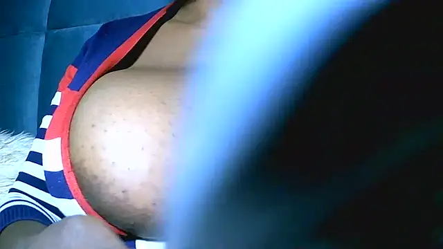 Bustypillows online show from December 22, 2025, 7:11 pm