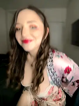 HoneySweetBee online show from November 14, 2025, 2:43 am