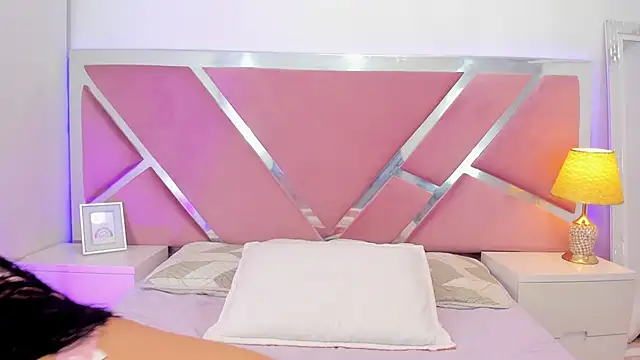 NinnaVous online show from February 25, 2026, 12:37 pm