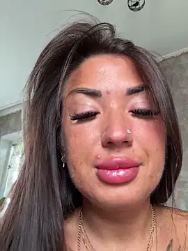 Snapshot of RuslanaXX chatting on September 21, 2025, 2:13 am RuslanaXX online show from September 21, 2025, 2:13 am