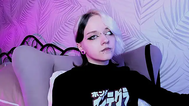 Holy Silvia online show from March 7, 2025, 12:23 pm