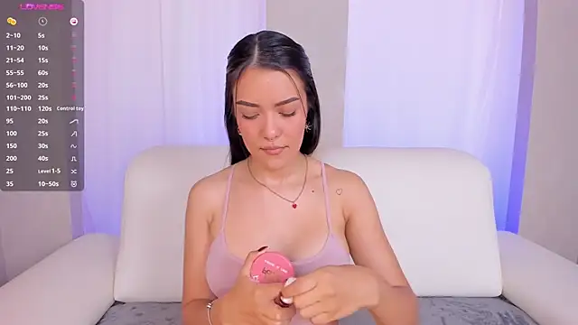 lexiethompson  online show from July 9, 2026, 12:20 pm