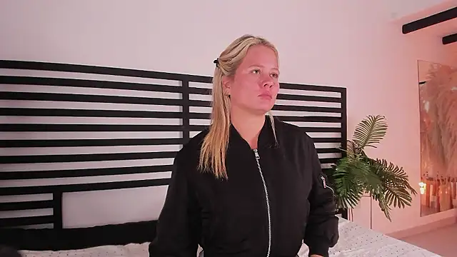 Snapshot of stefanny_ruiz_ chatting on December 2, 2024, 3:47 pm stefanny ruiz online show from December 2, 2024, 3:47 pm