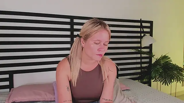 Snapshot of stefanny_ruiz_ chatting on December 10, 2024, 12:16 pm stefanny ruiz online show from December 10, 2024, 12:16 pm