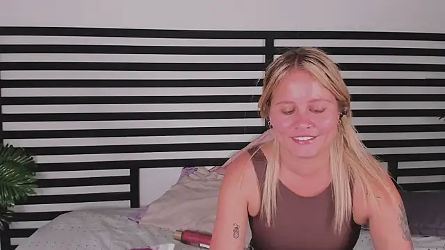 Snapshot of stefanny_ruiz_ chatting on December 10, 2024, 6:28 pm stefanny ruiz online show from December 10, 2024, 6:28 pm