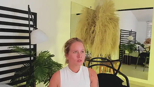 Snapshot of stefanny_ruiz_ chatting on December 25, 2024, 2:56 pm stefanny ruiz online show from December 25, 2024, 2:56 pm