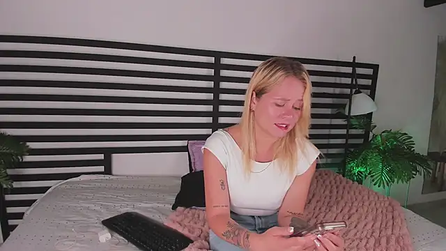 Snapshot of stefanny_ruiz_ chatting on January 8, 2025, 12:47 pm stefanny ruiz online show from January 8, 2025, 12:47 pm