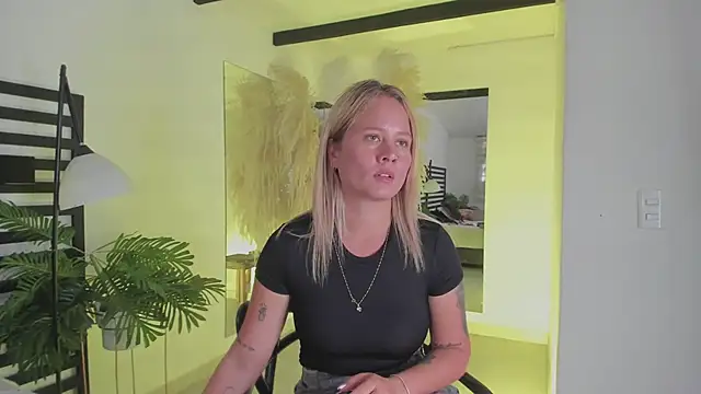 Snapshot of stefanny_ruiz_ chatting on January 10, 2025, 3:37 pm stefanny ruiz online show from January 10, 2025, 3:37 pm