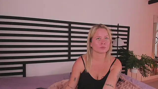 Snapshot of stefanny_ruiz_ chatting on January 18, 2025, 3:38 pm stefanny ruiz online show from January 18, 2025, 3:38 pm