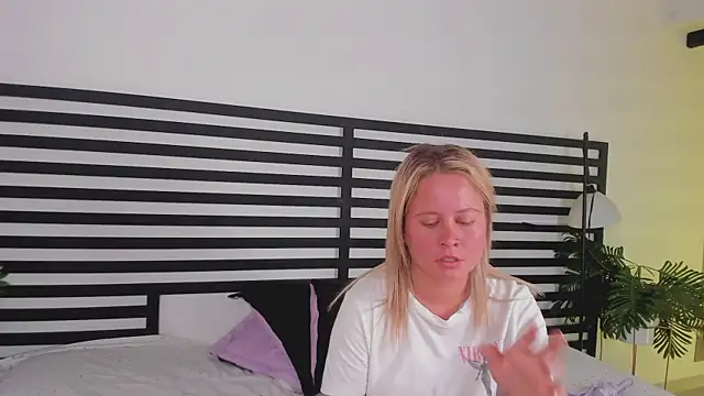 Snapshot of stefanny_ruiz_ chatting on January 20, 2025, 3:28 pm stefanny ruiz online show from January 20, 2025, 3:28 pm