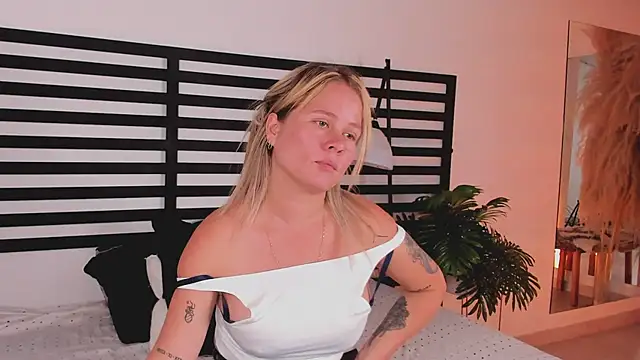 Snapshot of stefanny_ruiz_ chatting on January 21, 2025, 3:32 pm stefanny ruiz online show from January 21, 2025, 3:32 pm