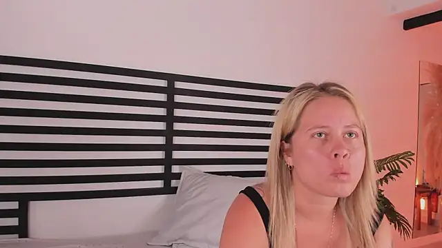 Snapshot of stefanny_ruiz_ chatting on January 25, 2025, 3:20 pm stefanny ruiz online show from January 25, 2025, 3:20 pm