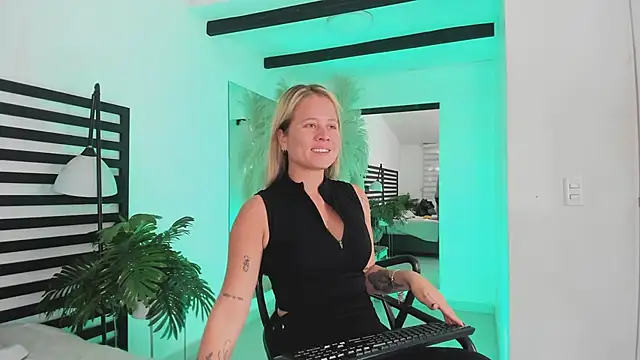 Snapshot of stefanny_ruiz_ chatting on January 28, 2025, 12:22 pm stefanny ruiz online show from January 28, 2025, 12:22 pm