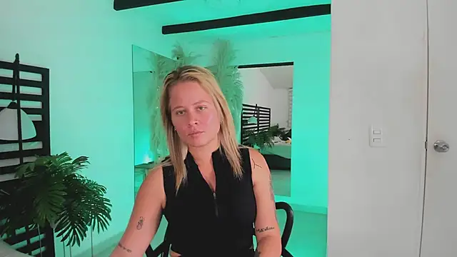 Snapshot of stefanny_ruiz_ chatting on January 28, 2025, 3:25 pm stefanny ruiz online show from January 28, 2025, 3:25 pm