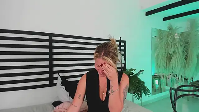 Snapshot of stefanny_ruiz_ chatting on January 28, 2025, 6:28 pm stefanny ruiz online show from January 28, 2025, 6:28 pm