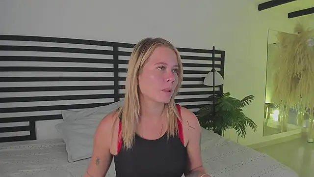 Snapshot of stefanny_ruiz_ chatting on January 30, 2025, 12:16 pm stefanny ruiz online show from January 30, 2025, 12:16 pm