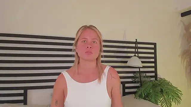 Snapshot of stefanny_ruiz_ chatting on February 17, 2025, 3:53 pm stefanny ruiz online show from February 17, 2025, 3:53 pm