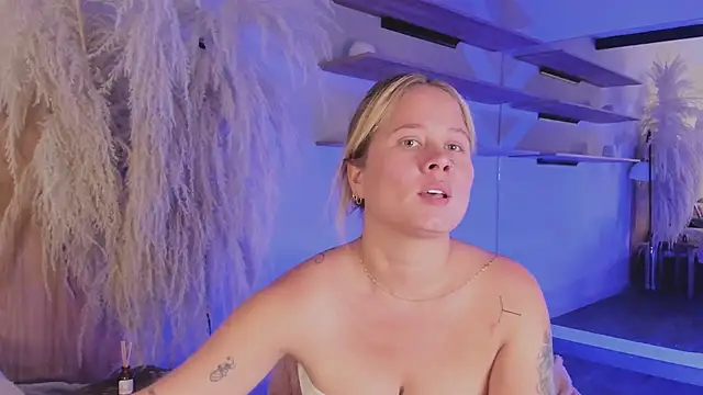 Snapshot of stefanny_ruiz_ chatting on February 27, 2025, 3:15 pm stefanny ruiz online show from February 27, 2025, 3:15 pm