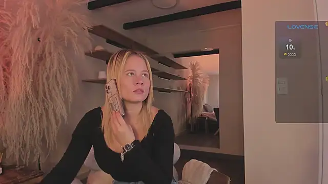 Snapshot of stefanny_ruiz_ chatting on February 28, 2025, 12:31 pm stefanny ruiz online show from February 28, 2025, 12:31 pm