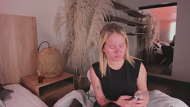 Snapshot of stefanny_ruiz_ chatting on March 10, 2025, 12:59 pm stefanny ruiz online show from March 10, 2025, 12:59 pm