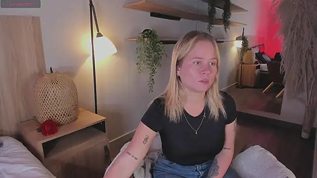 Snapshot of stefanny_ruiz_ chatting on March 13, 2025, 12:46 pm stefanny ruiz online show from March 13, 2025, 12:46 pm