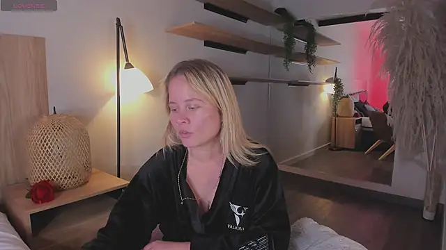 Snapshot of stefanny_ruiz_ chatting on March 13, 2025, 4:23 pm stefanny ruiz online show from March 13, 2025, 4:23 pm