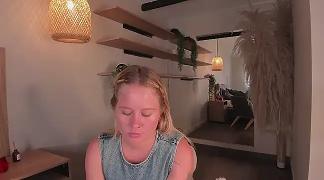 Snapshot of stefanny_ruiz_ chatting on March 15, 2025, 3:27 pm stefanny ruiz online show from March 15, 2025, 3:27 pm