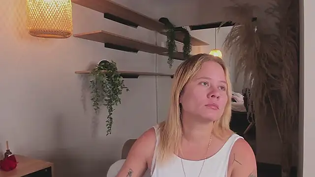 Snapshot of stefanny_ruiz_ chatting on March 19, 2025, 12:34 pm stefanny ruiz online show from March 19, 2025, 12:34 pm