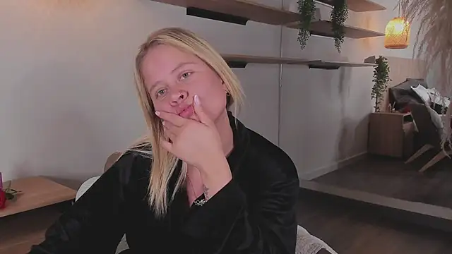 Snapshot of stefanny_ruiz_ chatting on March 22, 2025, 3:20 pm stefanny ruiz online show from March 22, 2025, 3:20 pm