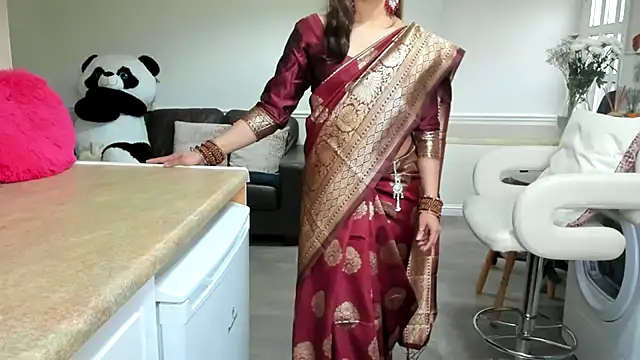 winterforu online show from December 29, 2024, 2:52 pm