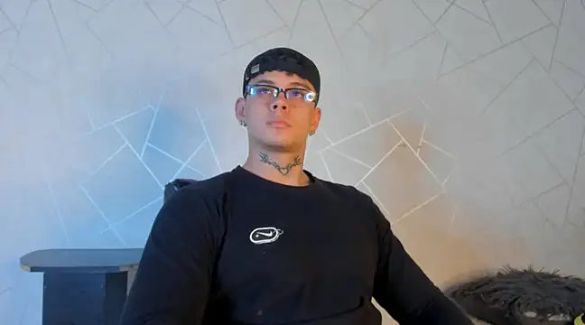 NoahhBrown online show from December 6, 2024, 2:24 am