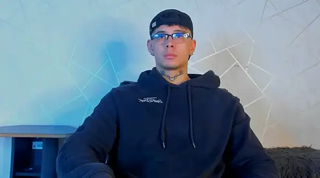 NoahhBrown online show from December 8, 2024, 4:35 am