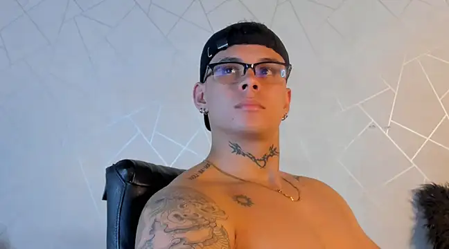 NoahhBrown online show from December 28, 2024, 6:49 am