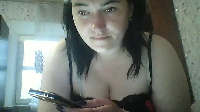 HollyLaBerry online show from May 12, 2026, 6:43 am