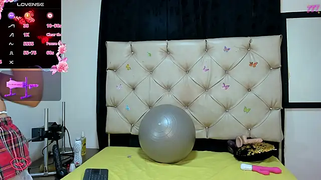 cleopatraa online show from April 15, 2026, 7:58 pm