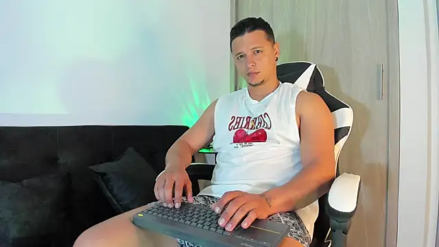 MITCHELL BURNS online show from November 25, 2025, 2:06 pm