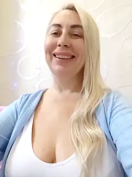 Snapshot of HotJanet chatting on January 3, 2025, 6:24 pm HotJanet online show from January 3, 2025, 6:24 pm