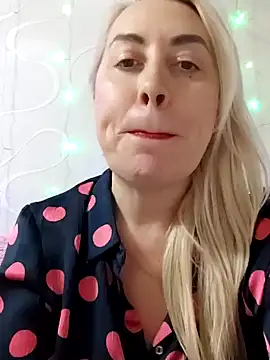 Snapshot of HotJanet chatting on January 8, 2025, 4:33 pm HotJanet online show from January 8, 2025, 4:33 pm