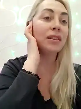 Snapshot of HotJanet chatting on January 17, 2025, 4:36 pm HotJanet online show from January 17, 2025, 4:36 pm